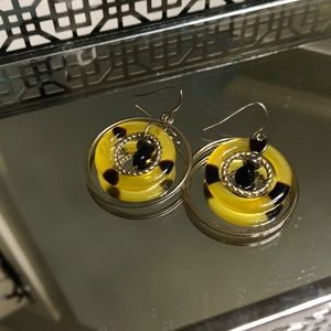 Gold hoop earrings w/ yellow/tortoise inne…